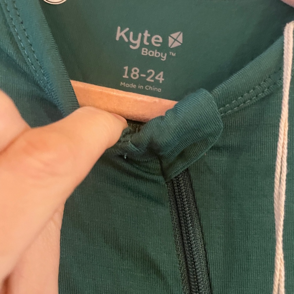 Kyte BABY emerald romper pajama One Piece 18-24 bamboo - Picture 2 of 3